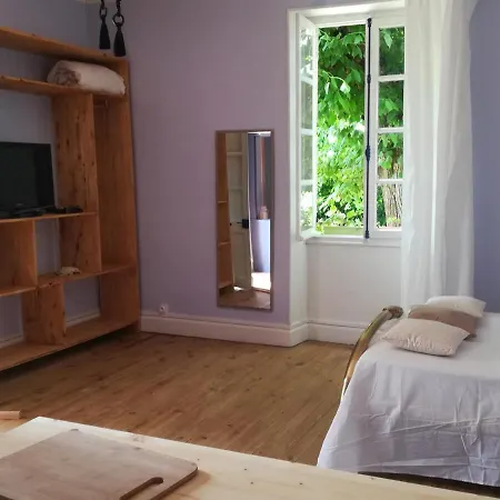 Independant Dans Ferme 18eme Guest house *